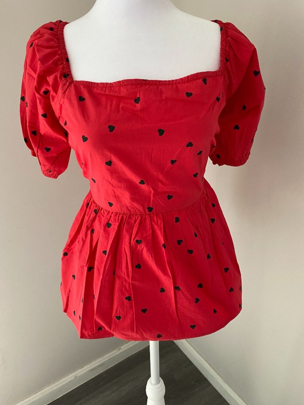 Heart Print Puff Sleeve Open Back Peplum Top